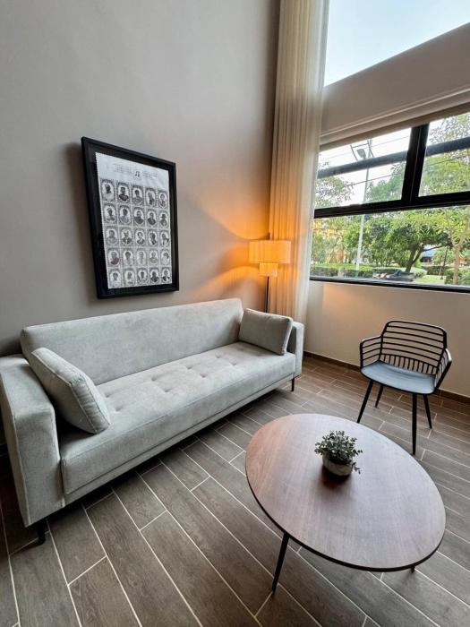 Spacious Loft - Rooftop Pool - Old City