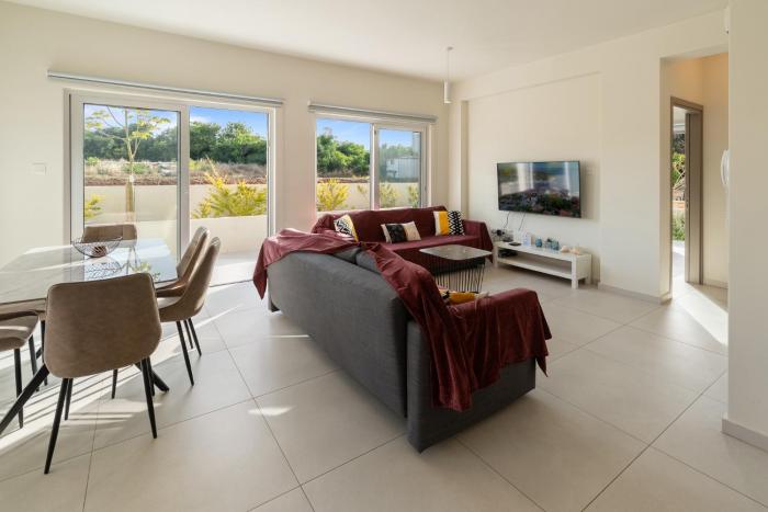 The Icon 001 - Superior 2BR Apartment with Pool & Gym, Mythical Seas - Protaras