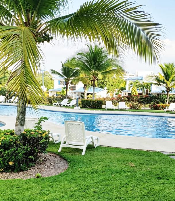 Moderno Apartamento con Piscina Frontal en Playa Blanca