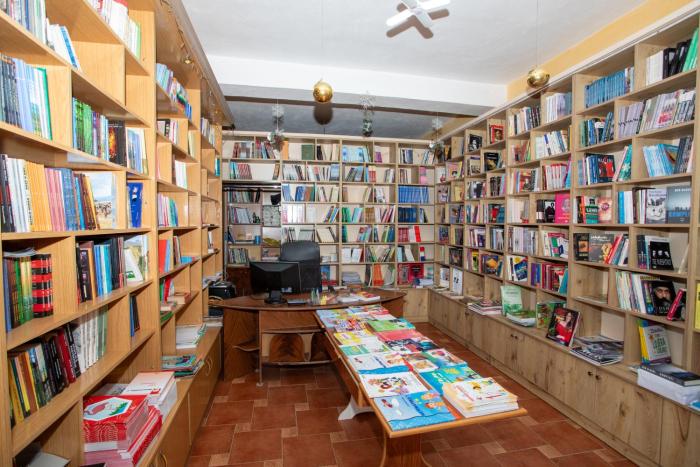 Friends And Books- Miq dhe Libra
