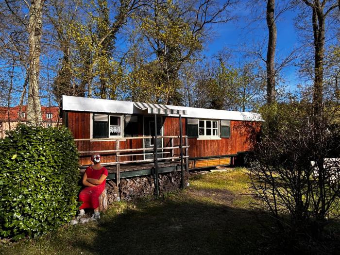 Zirkuswagen am Landhaus Labes (Stechlinsee)