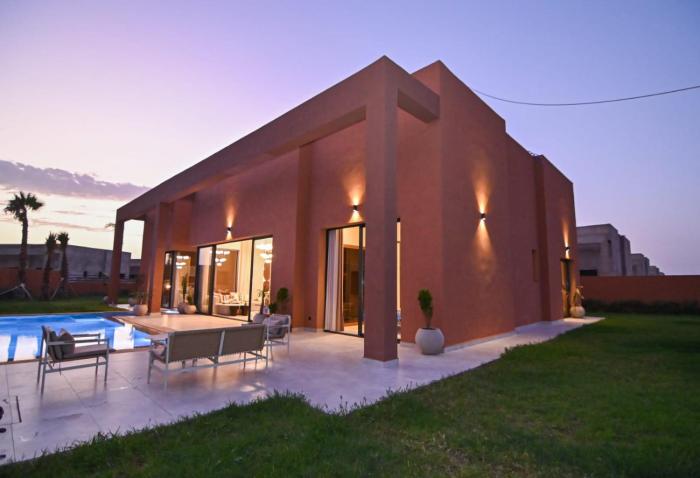 Villa M Marrakech 4 Suites, Private Pool, Paddle Court, Gym, 24-7 Security