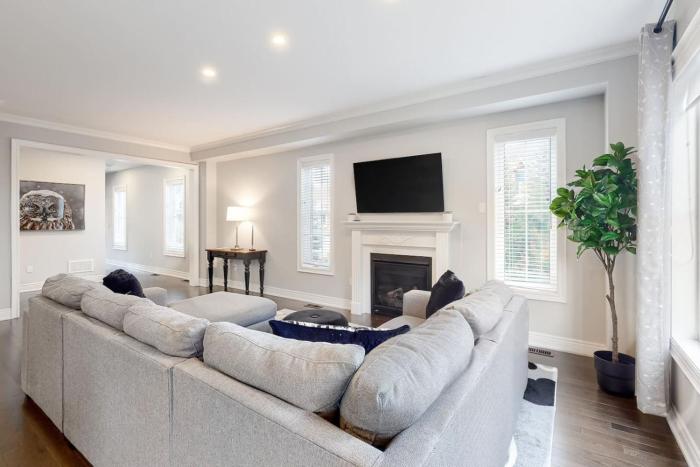 Family Townhome with Summer Pool 51