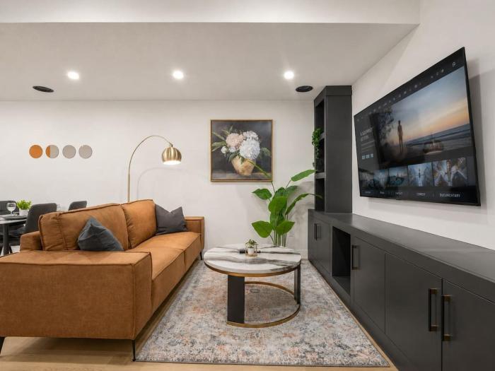 Luxury Guest Suite on Shaganappi