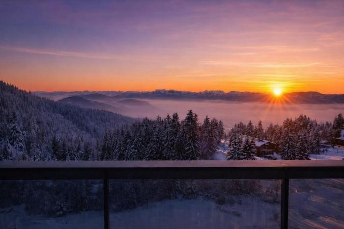 Cozy studio with panoramic mountain views