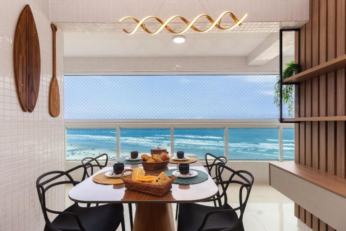Apê Vista Mar com Varanda Gourmet, AC, Vaga e Wi-Fi - Da Capital ao Litoral