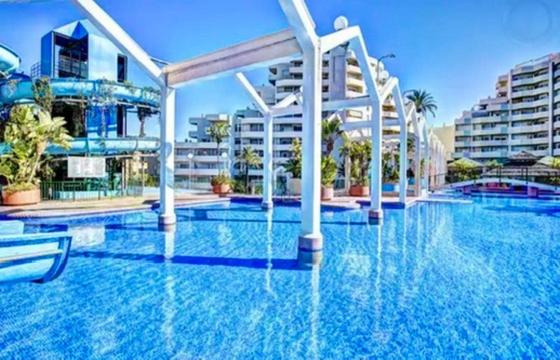 Ocean views and water park in Benal beach