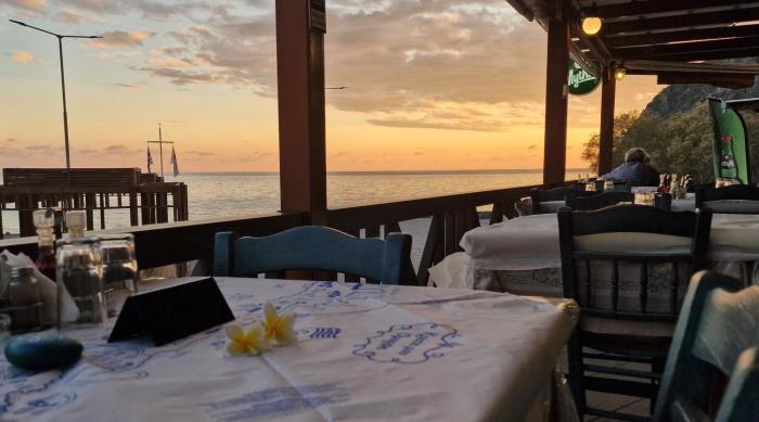 Paralia Hotel & Taverna
