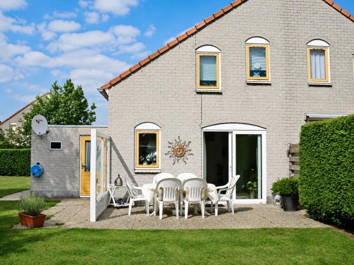 Bungalow in Breskens near the Beach