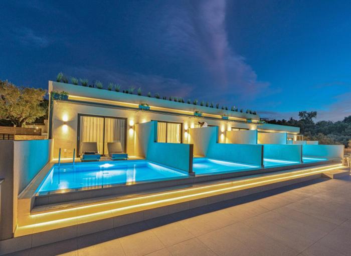 Helenas Aether Suites - Seaview & Heated Infinity Pool