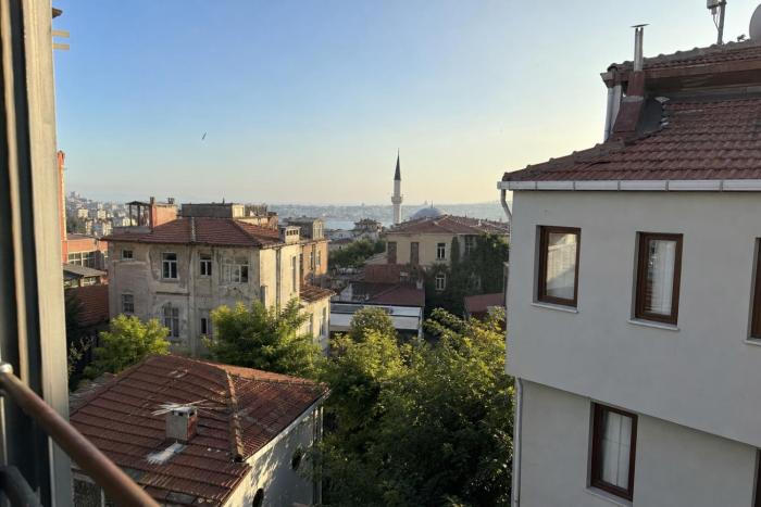 Sunny Studio near Old Town
