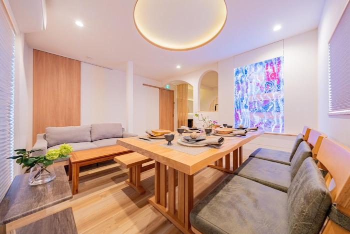 佑 Entire house, a large house that combines Japanese and contemporary art, with 5 bedrooms for up to 13 people