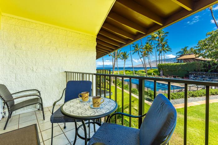 Waiohuli Beach Hale #D-221 Oceanfront View, Amazing Sunsets, Pool in Complex