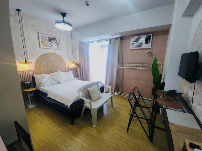 Fantastic Balcony View 300 mbps WiFi - Manhattan Heights TB30N