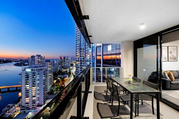 Hinterland View - Levels 23-46 Circle on Cavill - No Parking Included - Hosted by WowStay