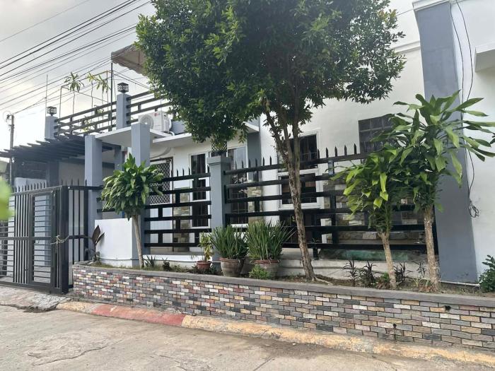 Entire Home with Rooftop Near Top Malls