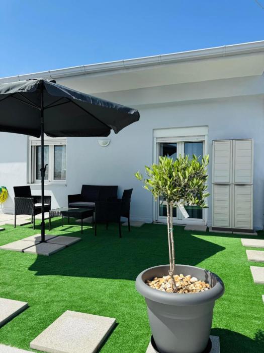 Seven Sky Urban Terrace with Free Private Parking !