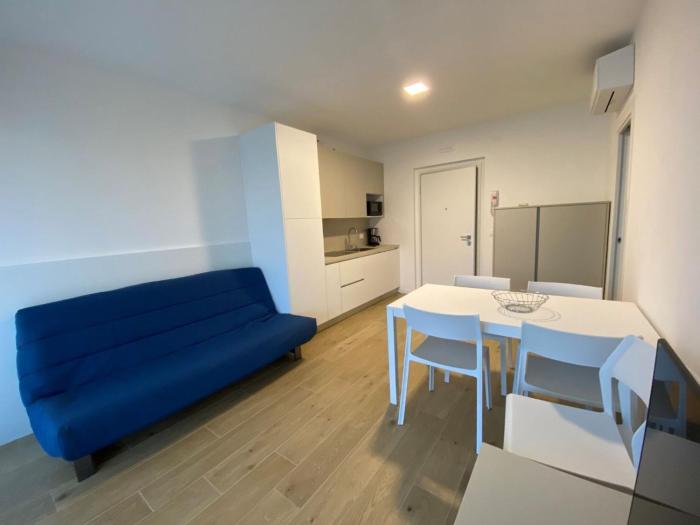 Bright flat with terrace near the sea