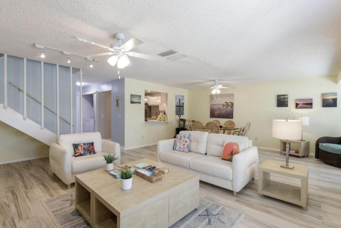 Stunning Two Story Penthouse Blind Pass Sleeps 8