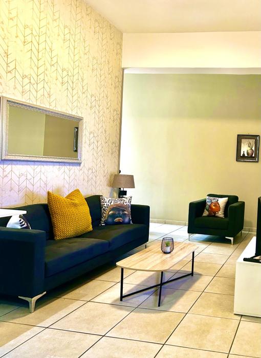 Neat and cozy apartment in central Rosebank with unlimited Wi-Fi and backup power
