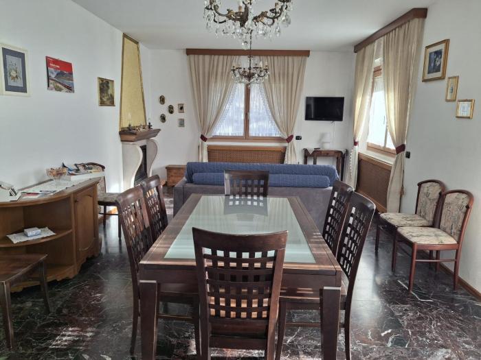Retica Tirano garage EV Station & Biliards BBQ e private Parking