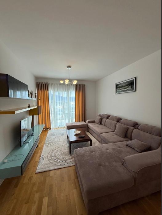 Quiet upscale area 2 Bedroom with Stunning View