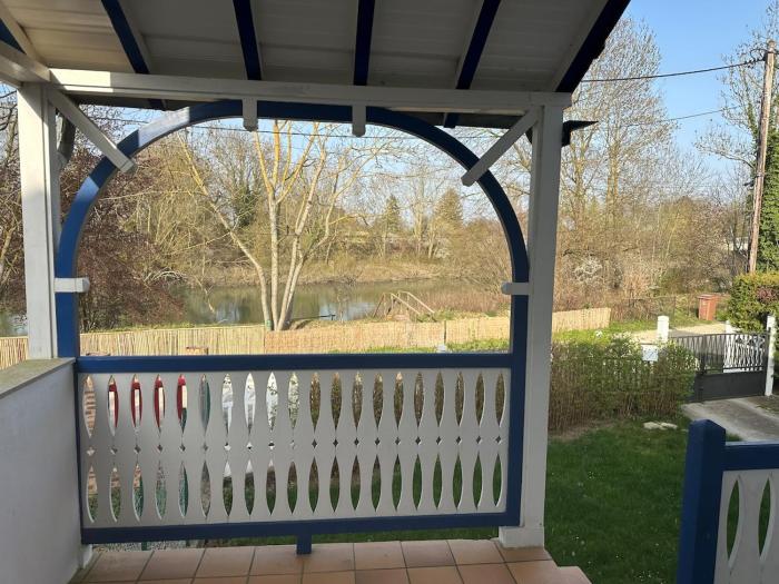 Les Volets Bleus -10min Disneyland Paris - 2 BR - View on river Marne