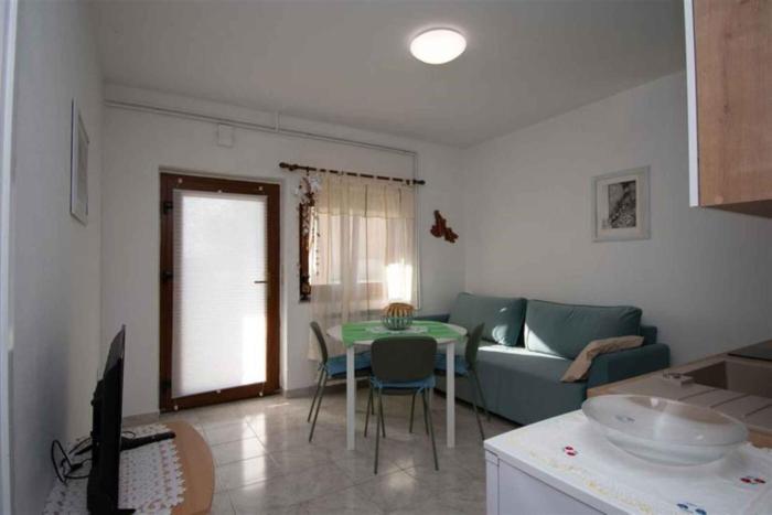Apartment with A - C in Punat-Insel Krk 58003