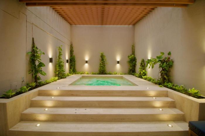 Spectacular 3BR - Private Jacuzzi - Downtown Gem