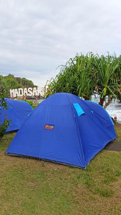 Tenda Standar Pantai Madasari