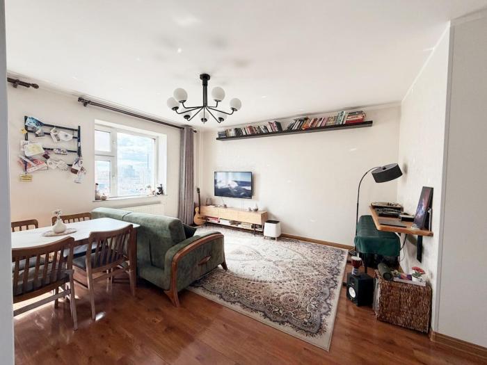 Cozy Apartment with Workspace & Light