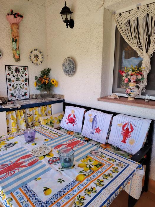 Stylish house with swimming pool,near beach & town, wifi