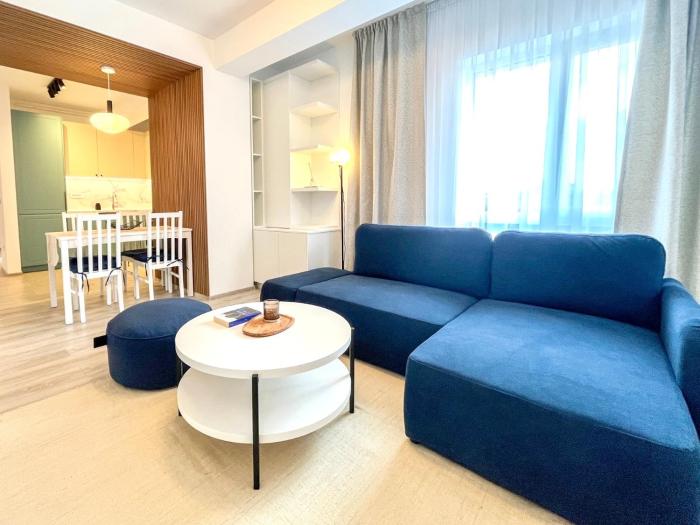 Blue Art Central Apartment - Private Parking