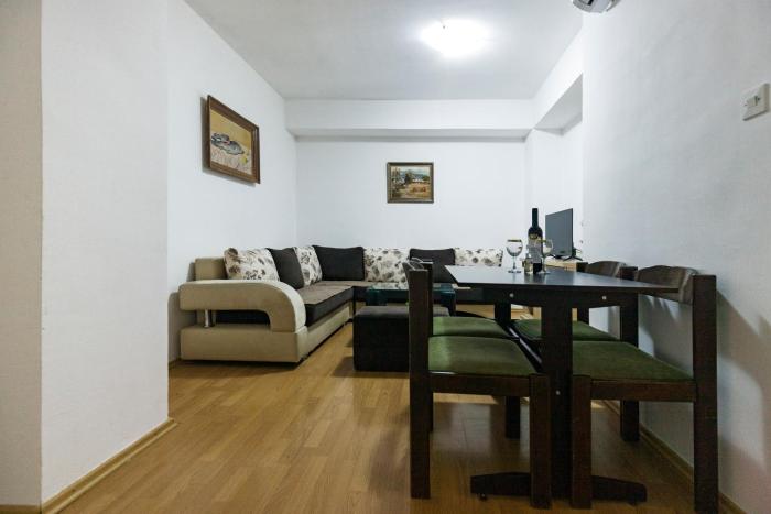 Dora Central Apartment - Free Parking & Sunrise View