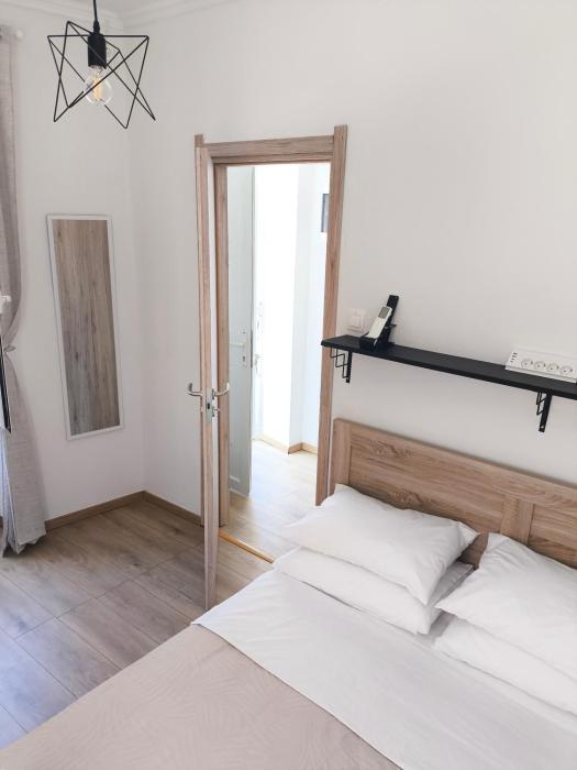 Nikos Place