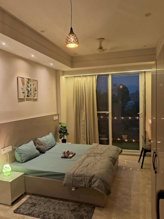 Cozy Balcony Studio near Medanta & Cyberhub