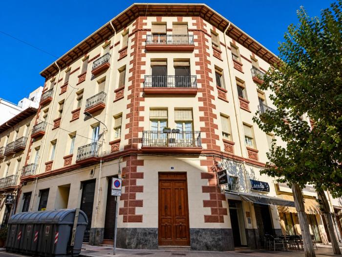 Historic apartment by Mercado Central by NRAS
