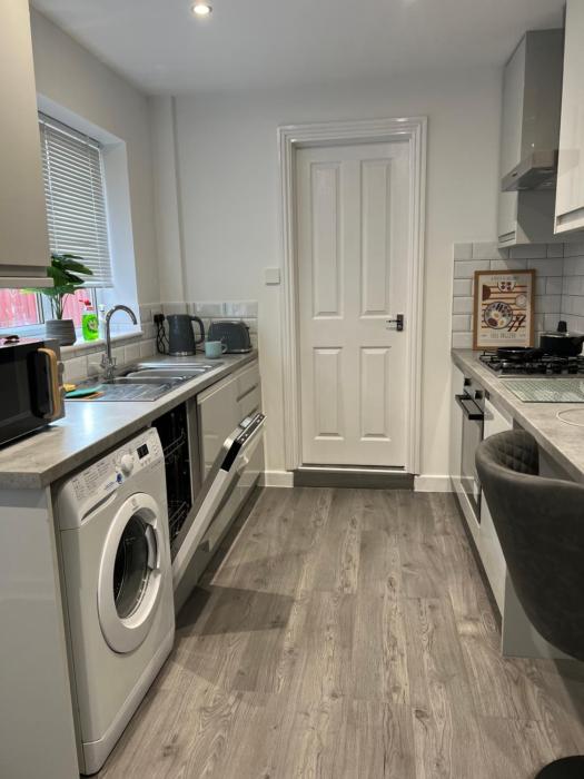 Central Kettering Apartment by SJP Ideal for up to 3 Guests