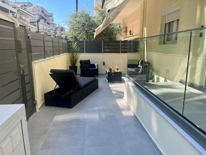 TT Luxury Homes I Helios - Sunny Studio with Yard