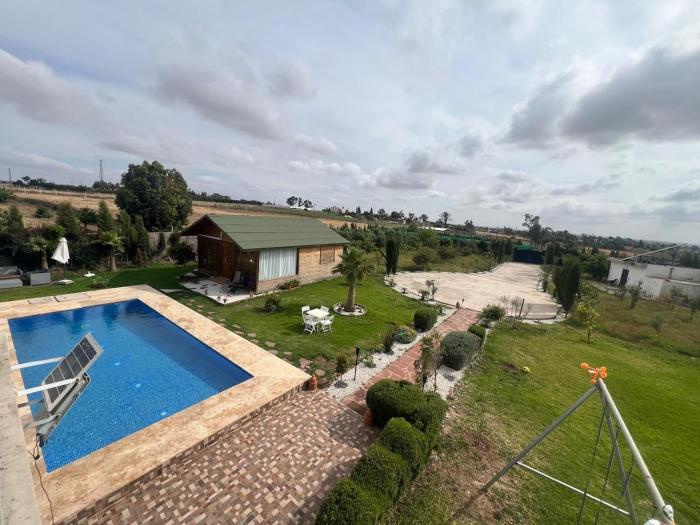 Peaceful Farm Villa with Private Pool, Bungalow & Garden