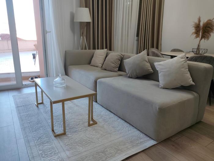 DURRES CENTRAL TWO BEDROOM BOULEVARD APaRTMENT
