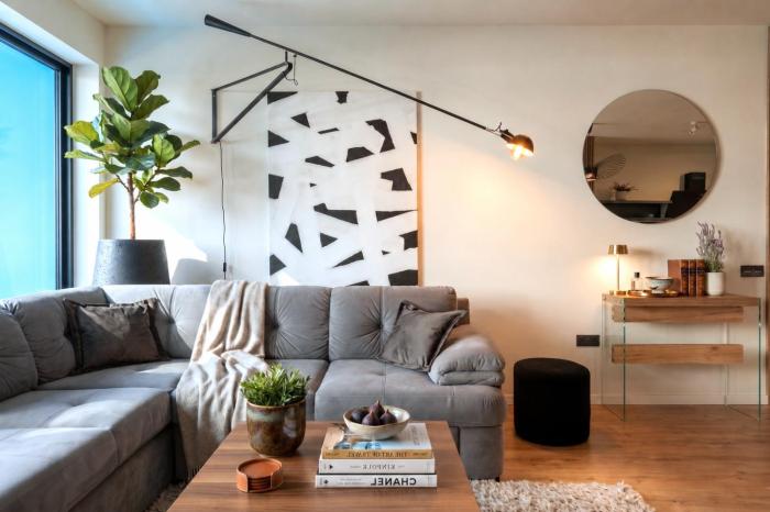 Designer Loft in City Center w parking and queen bed