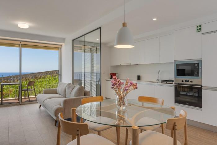 Pool Retreat For Families & Romantic Escapes