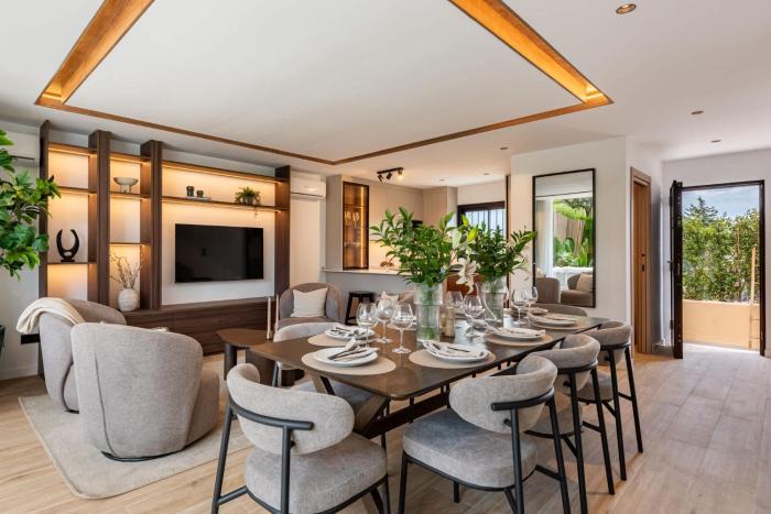 Luxury Golf Townhouse in Aloha with Pool & Garden