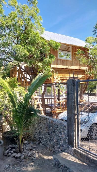Beachfront Aircon Treehouse for 6 to 7pax