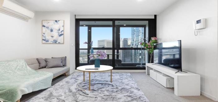 Level 37 Luxe 3BR CBD Apartment with Pool, Gym & Spa