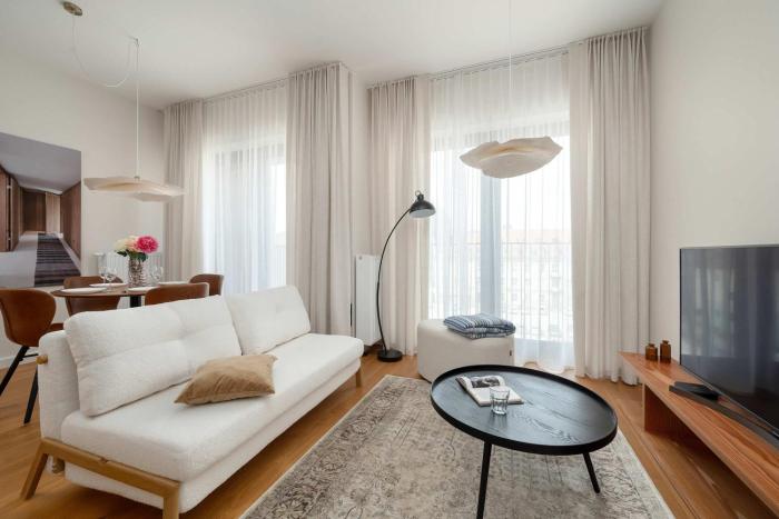 Stylish Apartments with Air Conditioning Near the Market Square by Renters Prestige