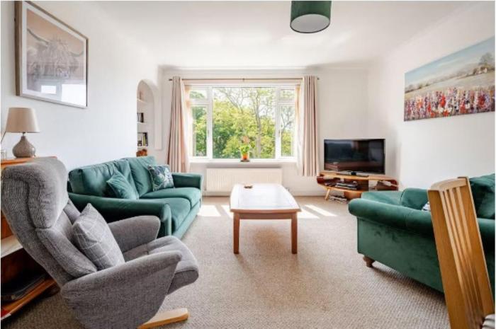 The Waterside Apartment 6
