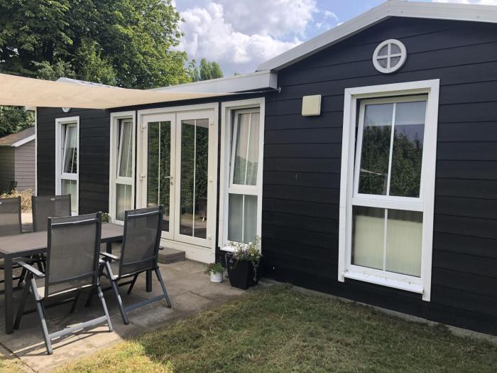 Sfeervol chalet in de bloesem van Zeeland