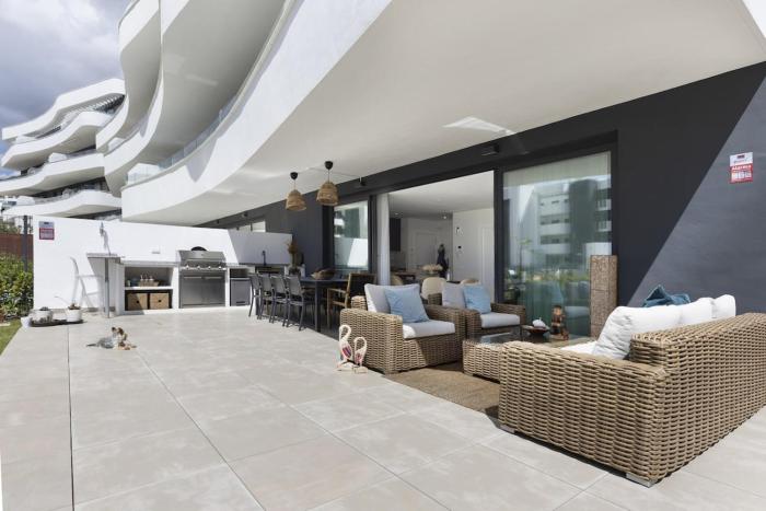 Luxury Apartment with Garden in Higueron